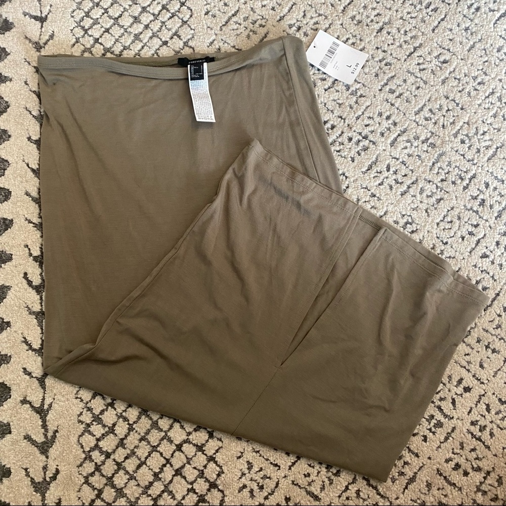 Green long skirt NWT